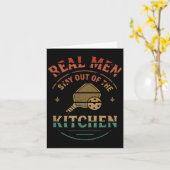 Real Men Stay Out Of The Kitchen Funny Ckleball Vi Kaart (Gele Bloem)