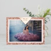 Real Roos Gold Fancy Textuur Spaanse Mis XV Años Folie Uitnodiging (Staand Voorkant)