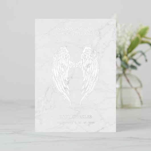Real Silver Angel Wings op Marble Background Metal Folie Uitnodiging (Staand Voorkant)