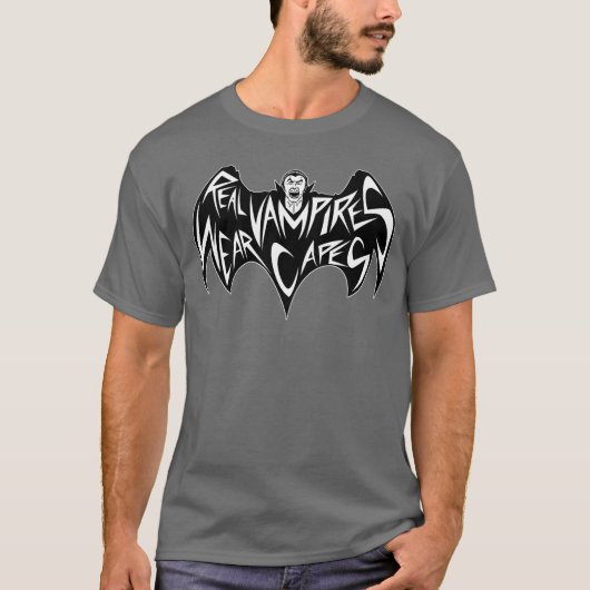 Real Vampires Draag Capes Dracula T-shirt (Voorkant)