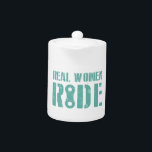 Real Women Ride Theepot<br><div class="desc">Je zit niet thuis te kijken naar Instagram foto's van anderen die met hun fietsen rijden. Je bent aan het rennen!</div>