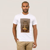 Realistic Funny Cat Eating Ramen | Graphic Tee T-shirt (Voorkant volledig)