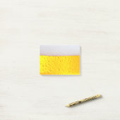 Realistisch bier post-it® notes (Op bureau)