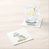 Realistisch een grappige veldmuis en paddenstoel kartonnen onderzetters (Insitu)