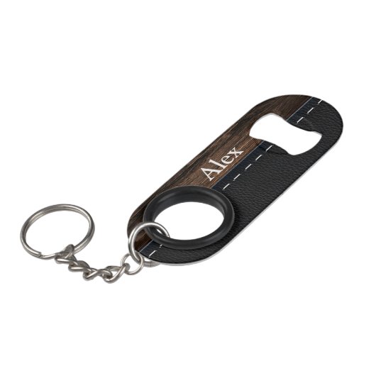 Realistisch hout en gelakte lederen textuur sleutelhanger flessenopener (Voorkant Gekanteld)