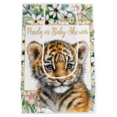 Realistisch Tiger Cub Genderneutraal Baby shower Medium Cadeauzakje (Achterkant)