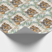 Realistisch Tiger Cub gepersonaliseerd Baby shower Cadeaupapier (Hoek)