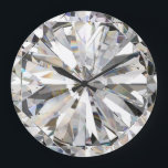 Realistische diamant: 3D close-up Grote Klok<br><div class="desc">Realistische diamant met bijtende close-up textuur,  3D illustratie. Sparkling Diamond Art: betoverende Gem. Realistic Diamond Close-Up: Een glanzende Gem. diamant,  textuur,  achtergrond,  kristal,  patroon,  abstract,  licht,  gem,  bling,  juweel,  briljant,  reflectie,  bijtend,  luxe,  glas,  vierkant,  decor,  blauw,  mode,  wit</div>