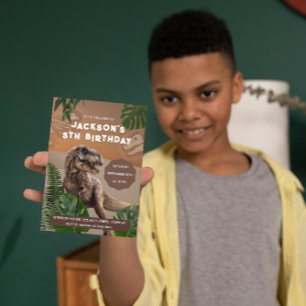 Realistische dinosaurus verjaardagsuitnodiging kaart