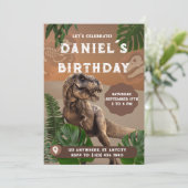 Realistische Groene Witte Dinosaurus Verjaardag Ui Kaart (Staand voorkant)