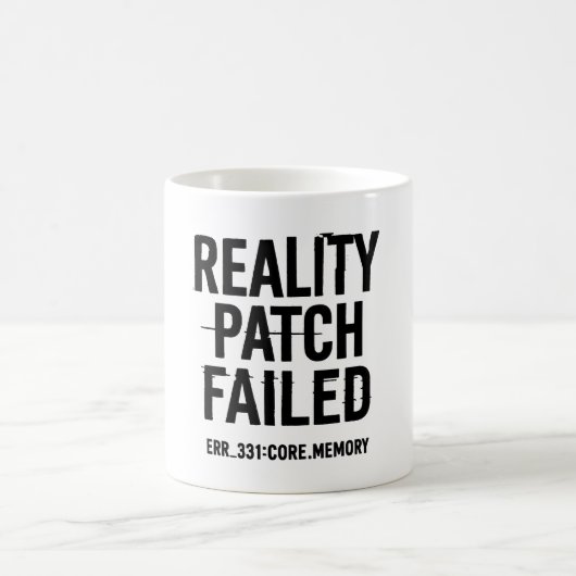 Reality patch mislukt - Glitched Typography Koffiemok (Center)