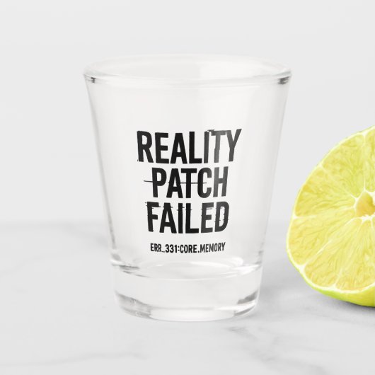 Reality patch mislukt - Glitched Typography Shot Glas (Voorkant)