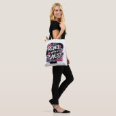 Rebel met een afspeellijst tote bag (Op model)