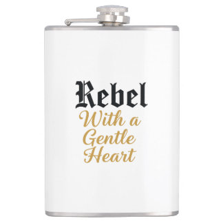 Rebel met een zacht hart typografie ontwerp heupfles