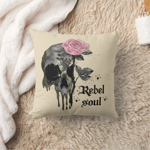 Rebel Soul - Gotische schedel met roze roos Kussen