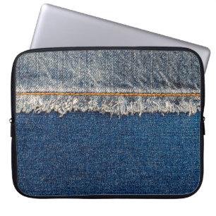 Rechte naad met oranje draad op gebleekte hol laptop sleeve