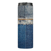 Rechte naad met oranje draad op gebleekte hol thermosbeker (Achterkant)