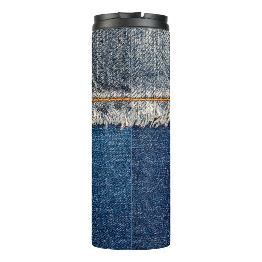 Rechte naad met oranje draad op gebleekte hol thermosbeker (Achterkant)