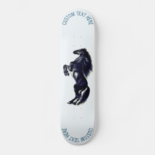 Rechtop wild paard skateboard met aangepaste tekst