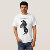 Rechtop zwart wild paard T-shirt met aangepaste te (Voorkant volledig)