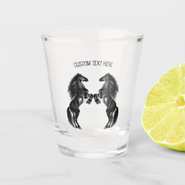 Rechtopstaande zwarte wilde paarden shotglas aange shot glas