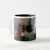 Reconstructie van een apotheek tweekleurige koffiemok (Voorkant links)