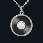 Record Album Namen Datum huwelijk gunst Sterling Zilver Ketting<br><div class="desc">Geweldige look met een album met 33 snelheden en tekst die je kunt wijzigen</div>