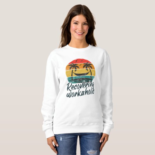 Recovering Workaholic | Fun Vacation Sweatshirt (Voorkant volledig)