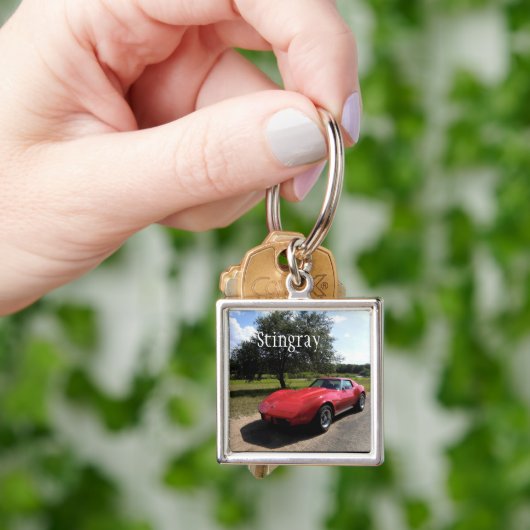 Red '75 Corvette Stingray Sleutelhanger (Hand)