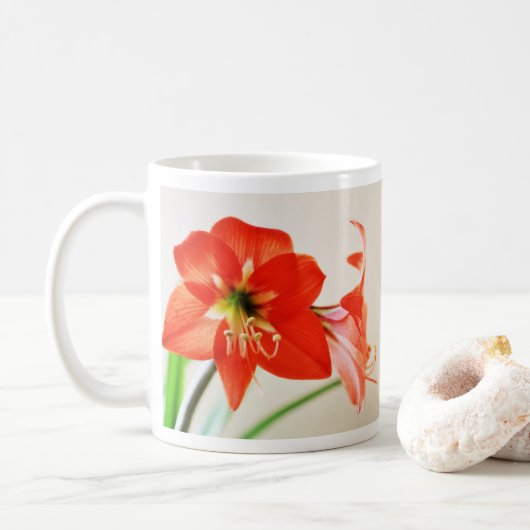Red Amaryllis Flower Koffiemok (Met donut)