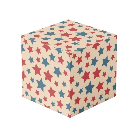 Red and Blue Stars, 4th of July, Beige Background Kubus (Achter hoekig)