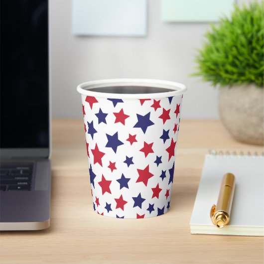 Red and Blue Stars, 4th of July, White Background Papieren Bekers (Insitu)