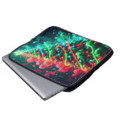 Red and Green Christmas Tree on an Electronics Bag Laptop Sleeve (Voorkant onderkant)