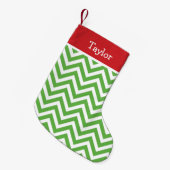 Red and Green Holiday Chevron Monogram Kleine Kerstsok (Voorkant (Hangend))