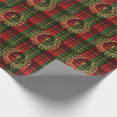 Red And Green Plaid Monogram Wreath Christmas Cadeaupapier (Hoek)