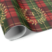 Red And Green Plaid Monogram Wreath Christmas Cadeaupapier (Rol Hoek)