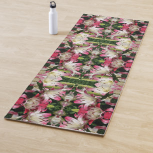 Red and White Lily Flowers Abstract Yogamat