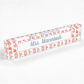 Red Apple & Heart Pattern Personalized Teacher Naambordje