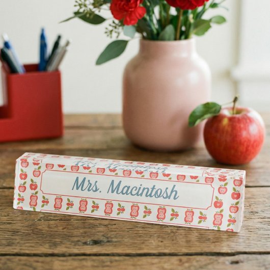 Red Apple & Heart Pattern Personalized Teacher Naambordje