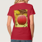 "Red Apple on Tree" Kute foto. Bestel nu T-shirt (Achterkant)