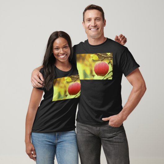"Red Apple" verkuilt foto. Bestel nu T-shirt (Unisex)