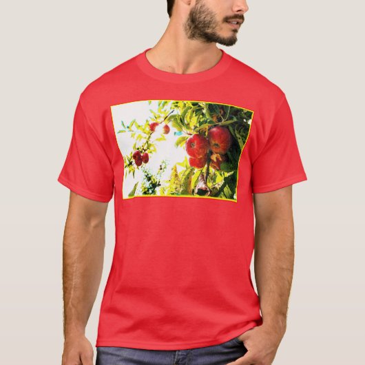"Red Apples Tree on Sunny Day" Kute Photo. Bestel  T-shirt (Voorkant)