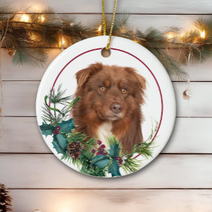 Red Australian Shepherd Dog Evergreen Berry Wreath Keramisch Ornament