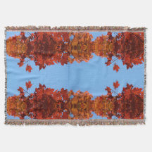 Red Autumn Leaves en Blue Sky