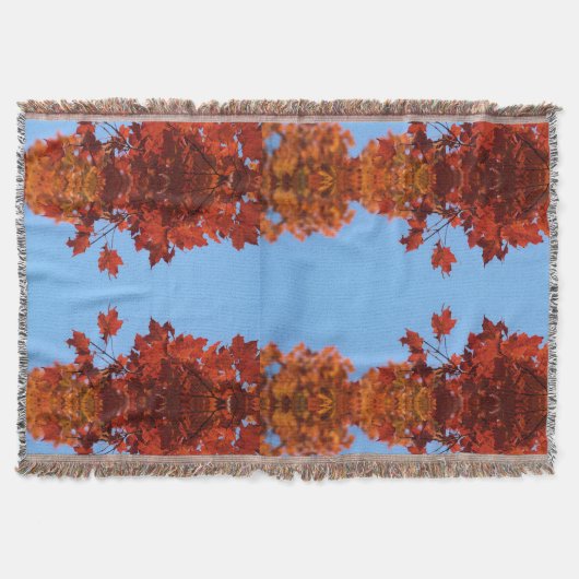 Red Autumn Leaves en Blue Sky Deken (Voorkant)