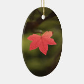 Red Autumn Maple Leaf Natuur Foto Keramisch Ornament (Rechts)