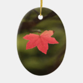 Red Autumn Maple Leaf Natuur Foto Keramisch Ornament (Voorkant)