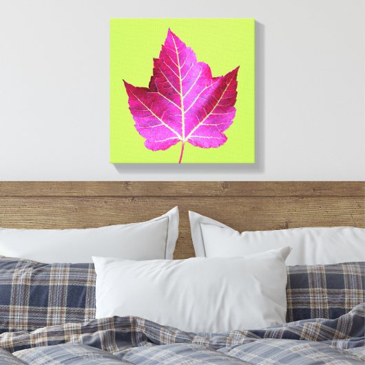 Red Autumn Maple Leaf on Green Floral Canvas Afdruk (Insitu (Slaapkamer))