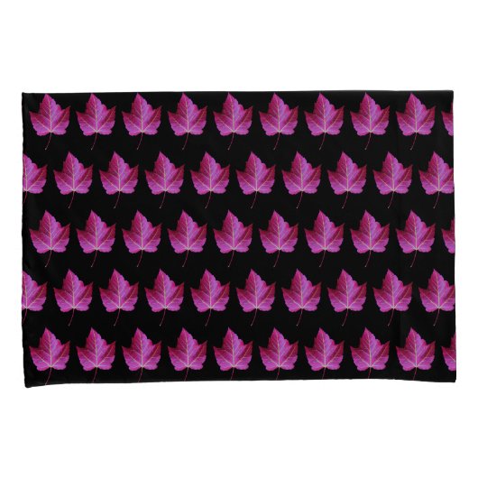 Red Autumn Maple Leaf Pattern on Black Background Kussensloop (Voorkant-Rechts)
