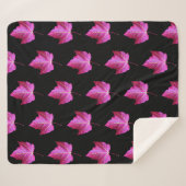 Red Autumn Maple Leaf Pattern on Black Background Sherpa Deken (Voorkant (horizontaal))